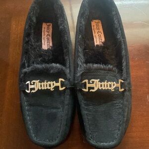 🦊Juicy great condition slippers. Look unworn.